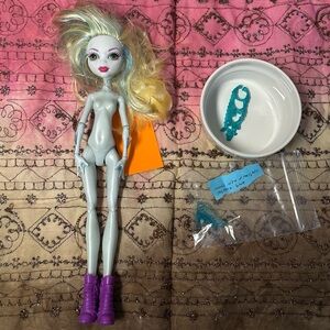 MONSTER HIGH 2008 lagoona blue doll and accessories.